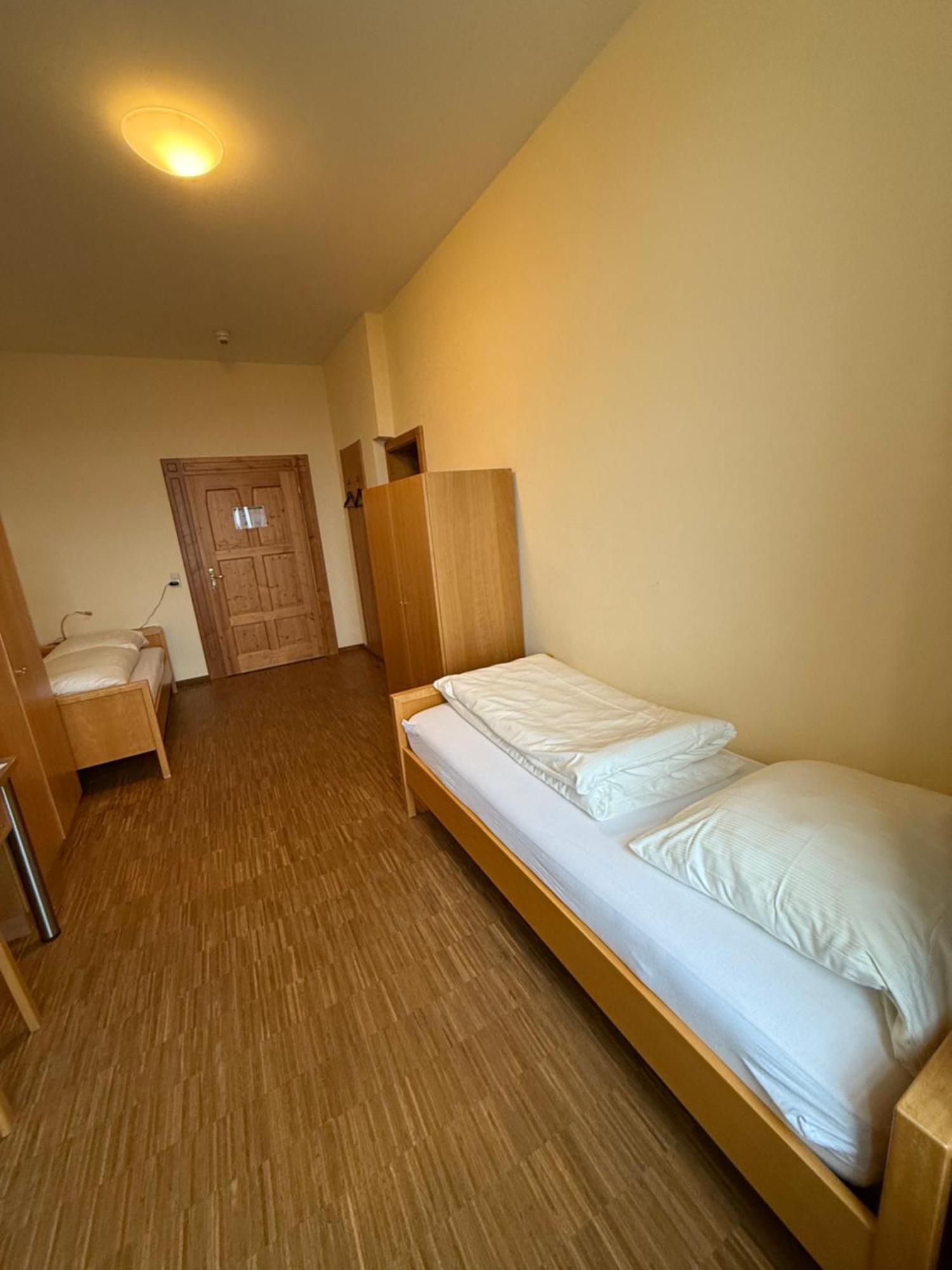 Zweibettzimmer mit Bad